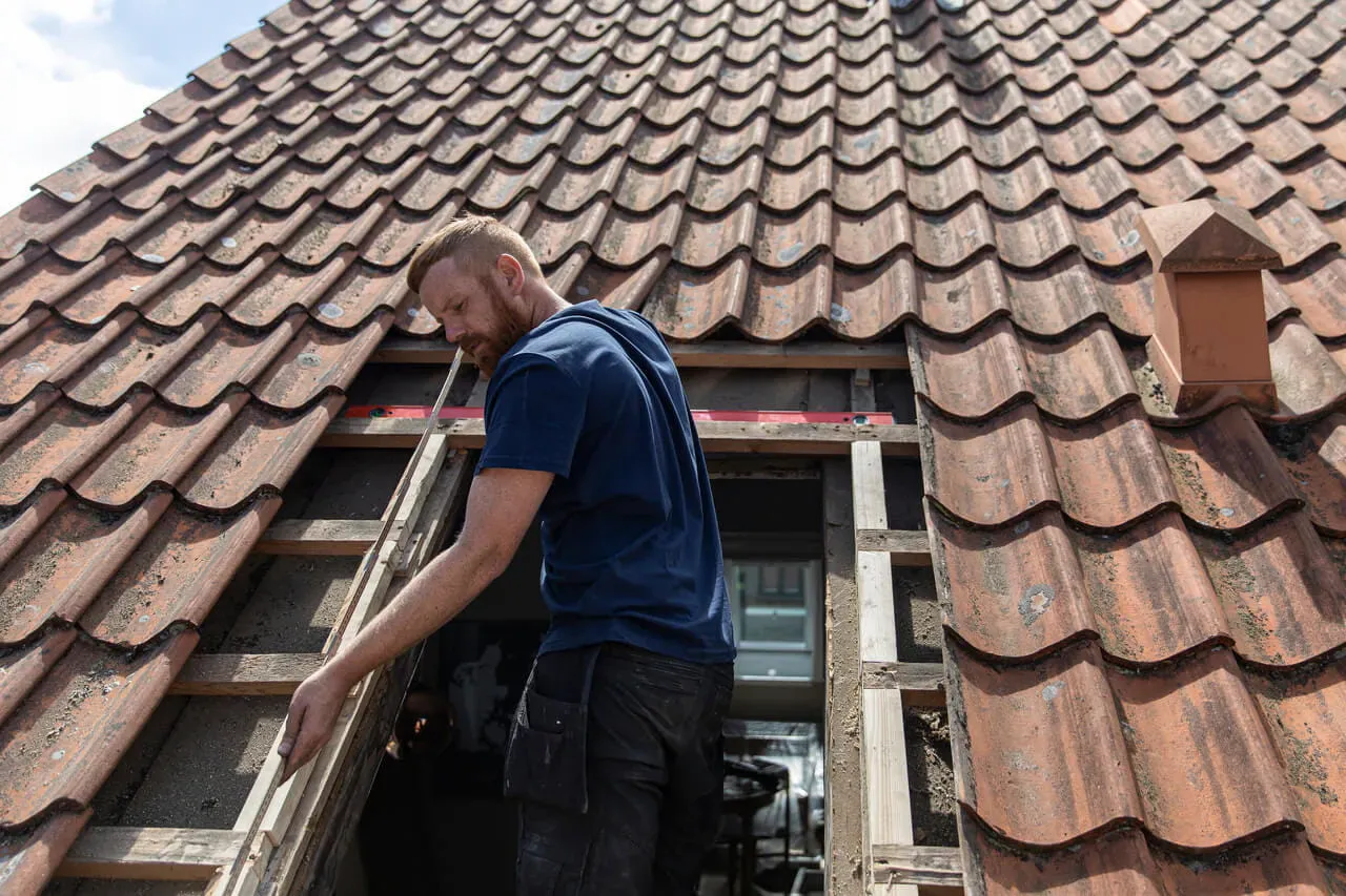 Holder du på med en renovering hjemme? Les vår veiledning for hvordan du skaffer en profesjonell montør