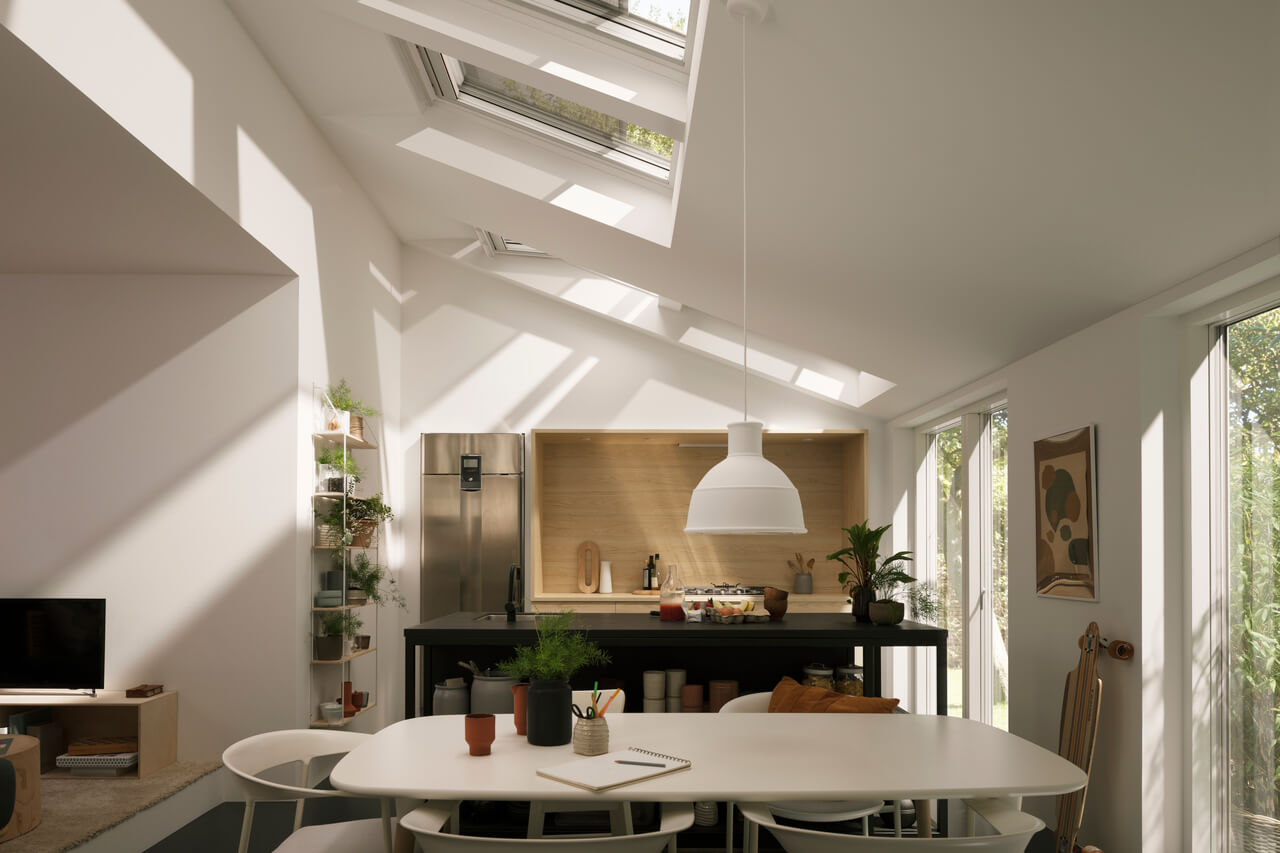Luk op for mere naturligt lys i dit køkken med VELUX ovenlysvinduer