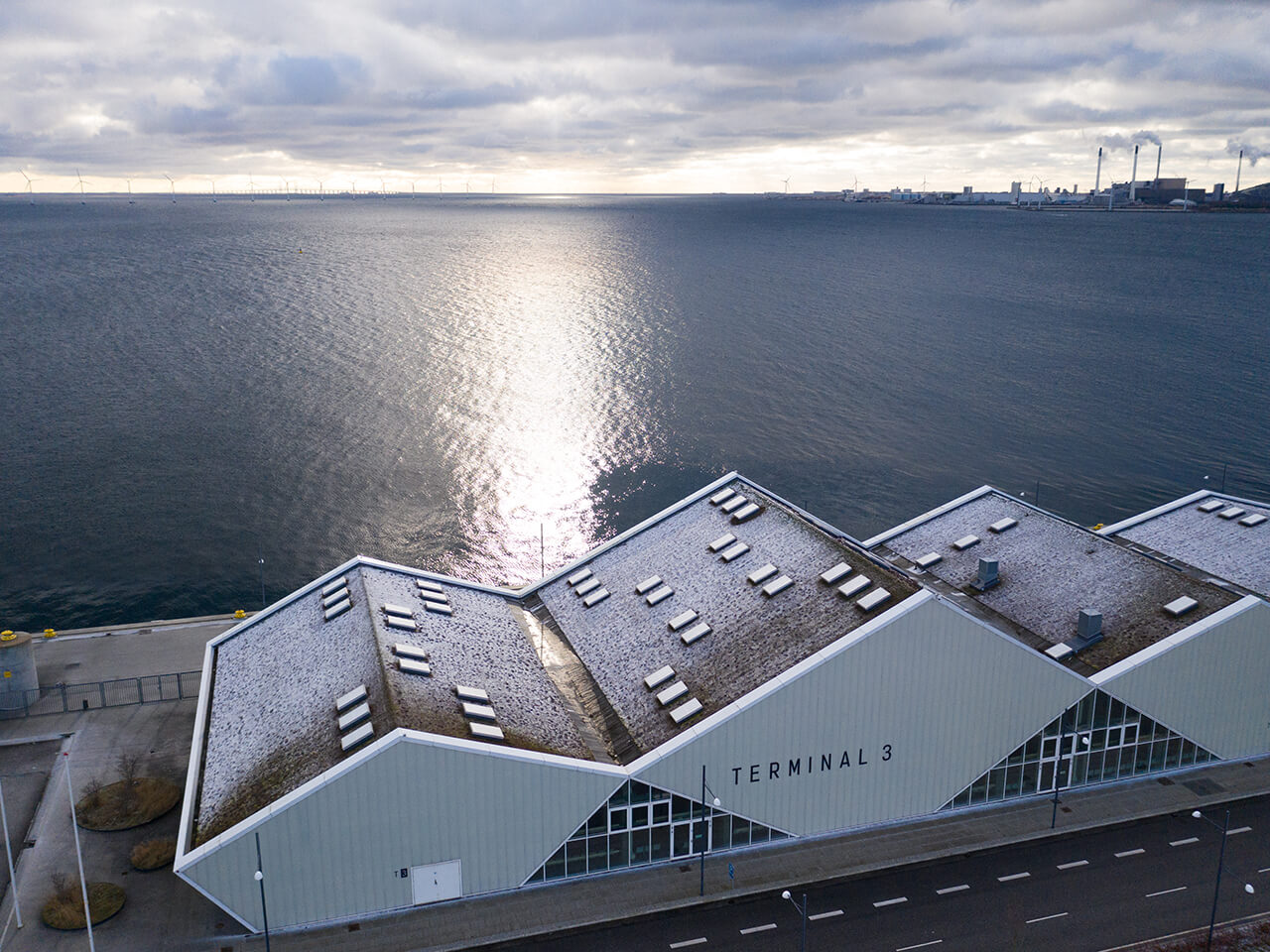 Nordhavns terminaler i solnedgången