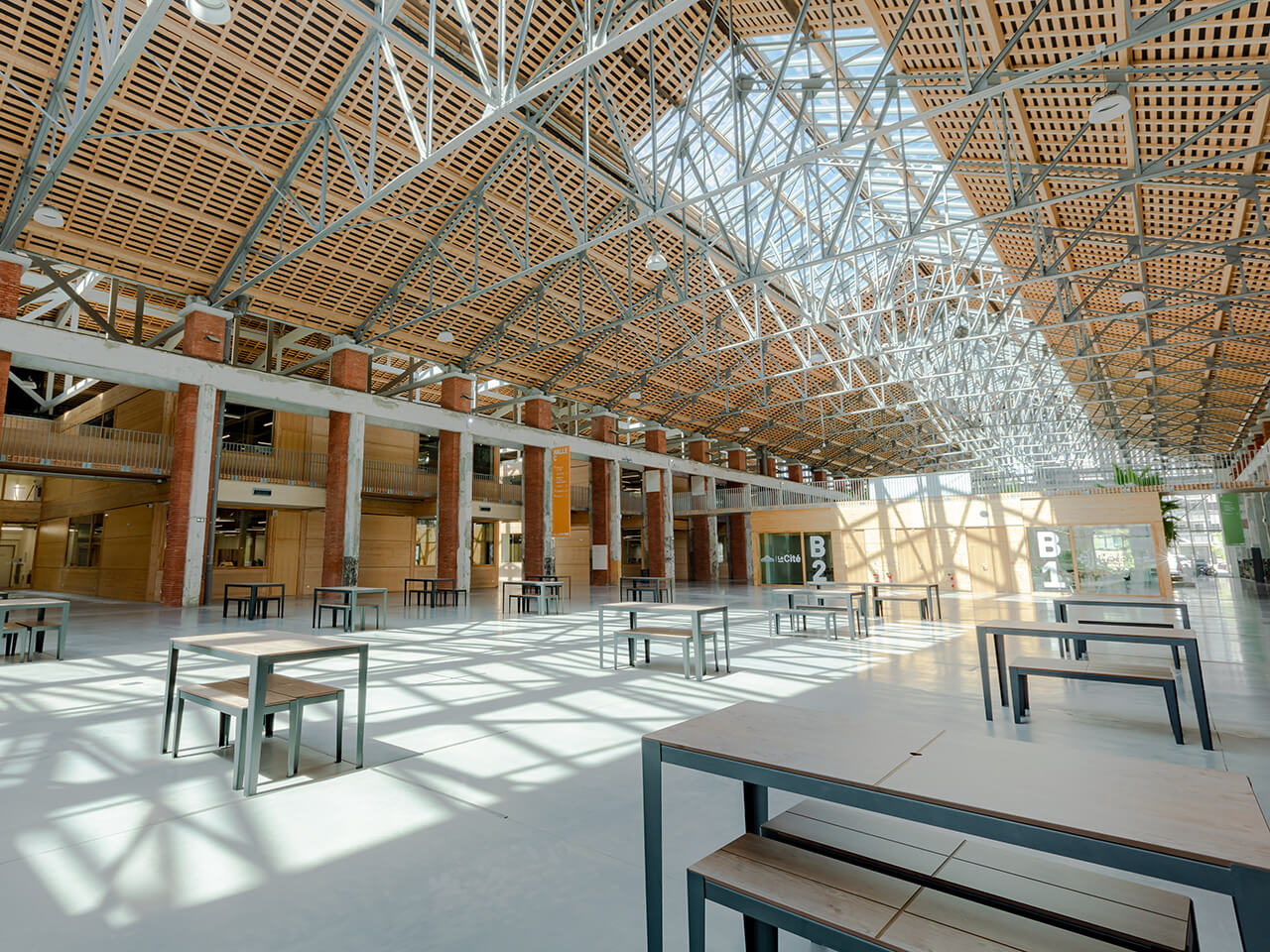 Verrières Modulaires VELUX habillent les toits des Halles Latécoère