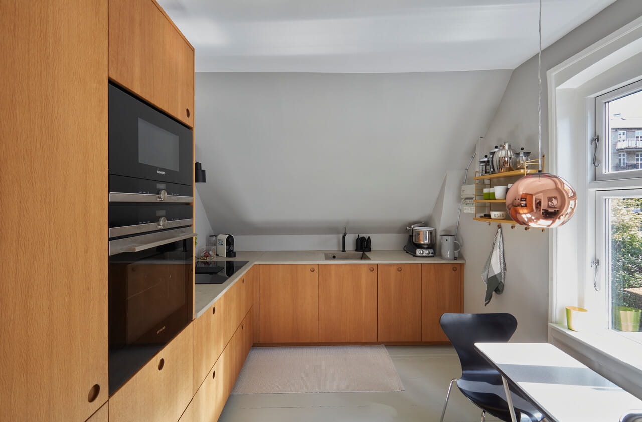 Kitchen and dining room area.