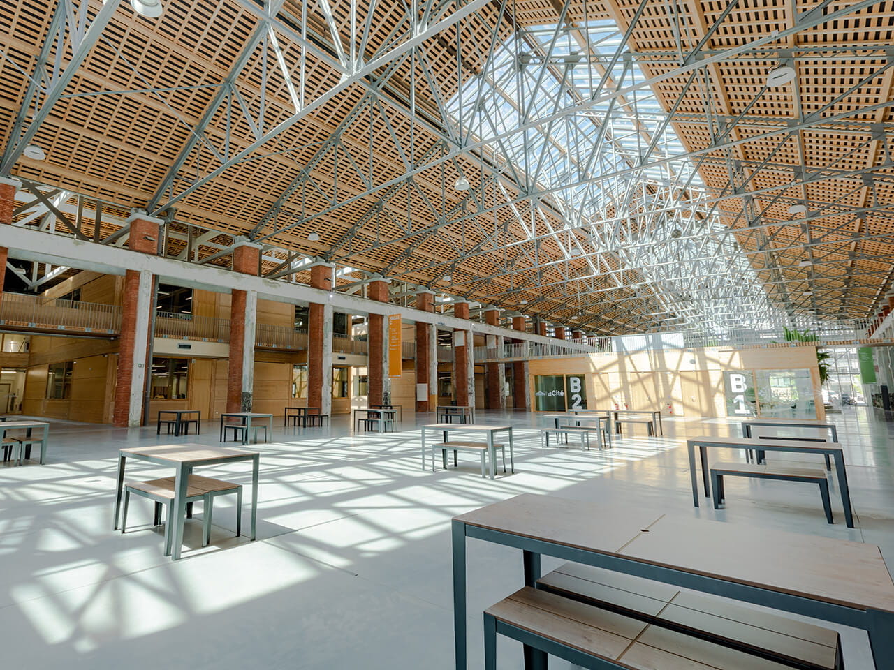 Verrières Modulaires VELUX habillent les toits des Halles Latécoère