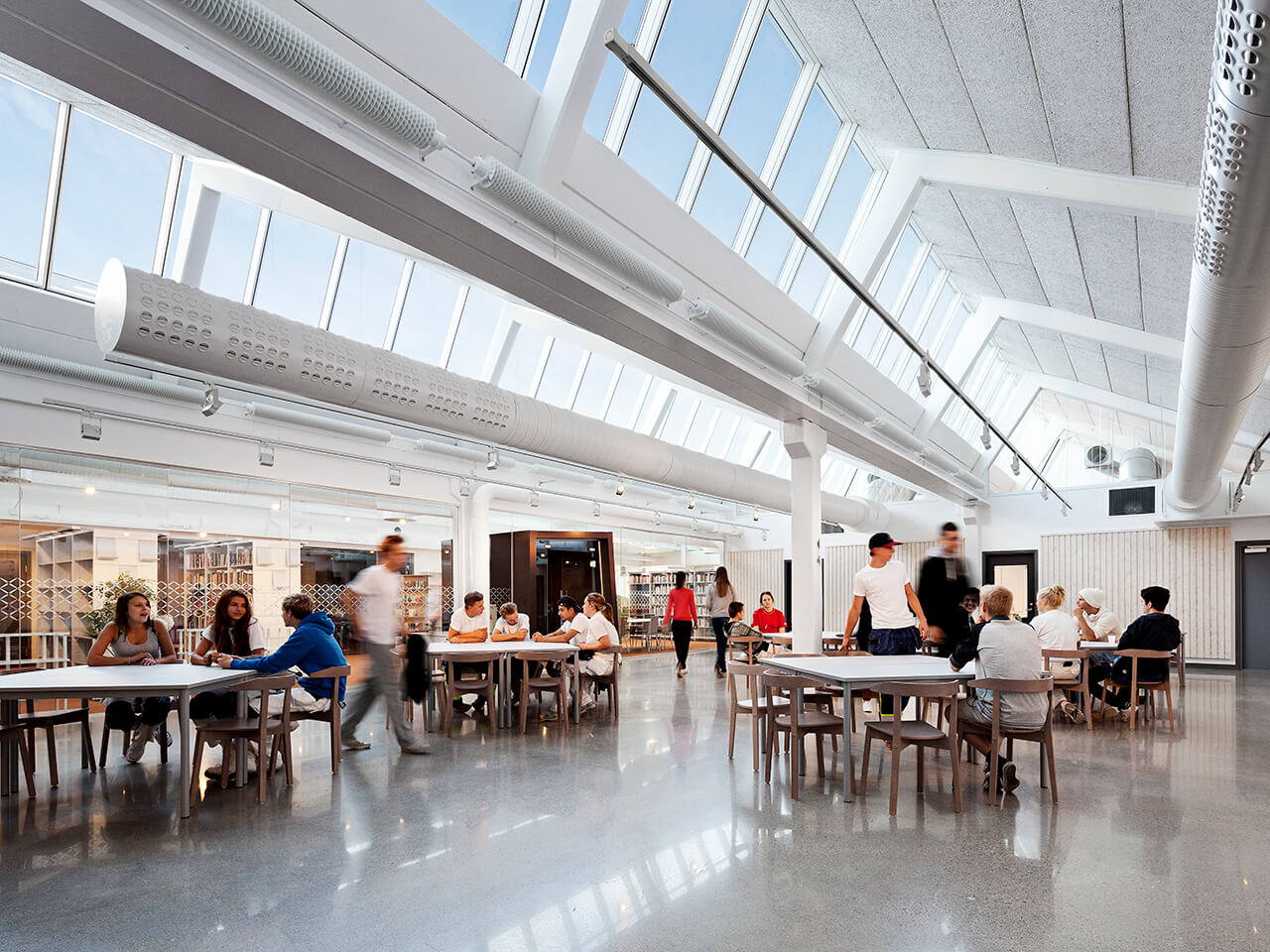 Takljuslösning med Nordljus 40–90˚-moduler, Sågbäcksgymnasiet, Huddinge