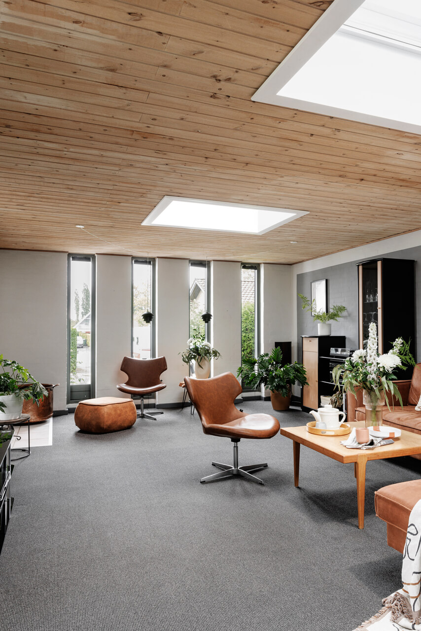 Garage blev til lys og indbydende stue med overskuelig renovering